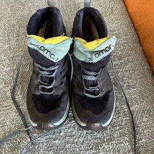 Women’s Salomon Hiking Boots Size 9.5